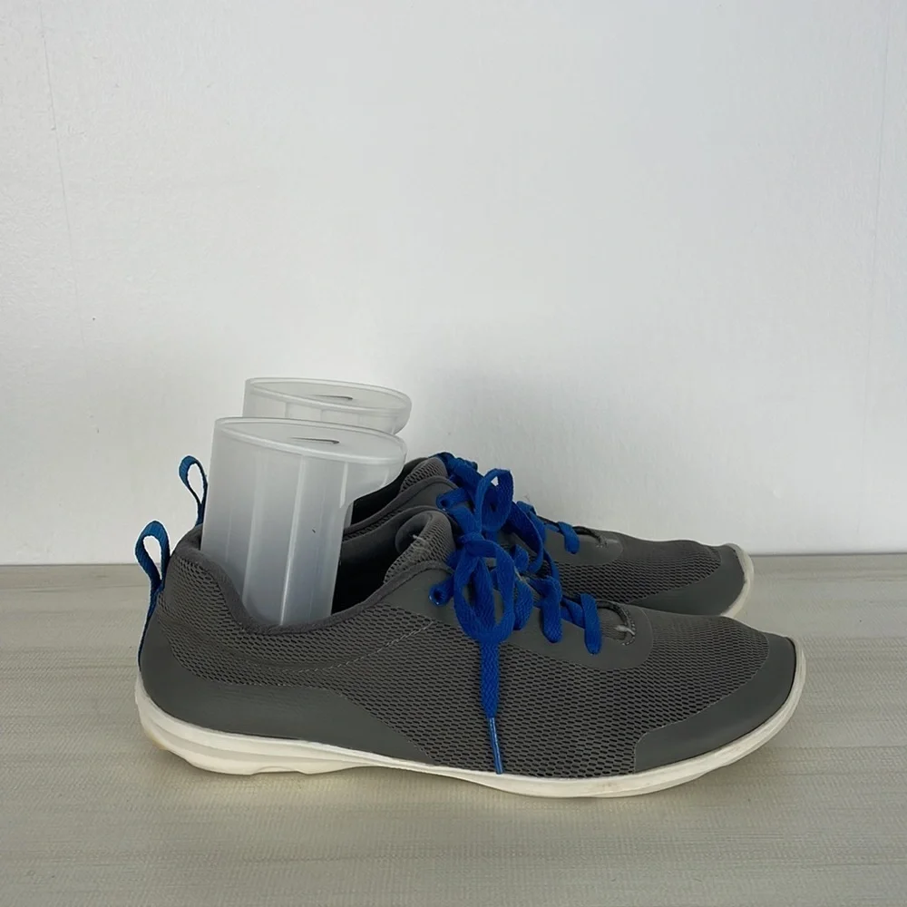 CROCS women's gray lace up lightweight knit sneaker Size 9